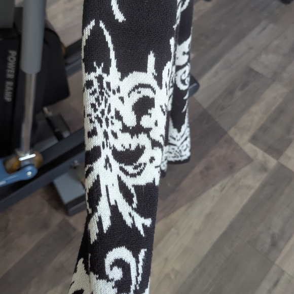 Elegant Vintage Alfani Geometric design Black & White Reversable Sweater/Jacket - Picture 11 of 16